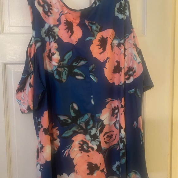 Women’s floral printed cold shoulder blouse - Picture 4 of 4